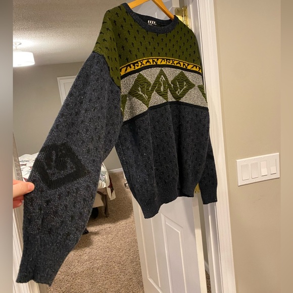 Vintage Sweater - Picture 2 of 4